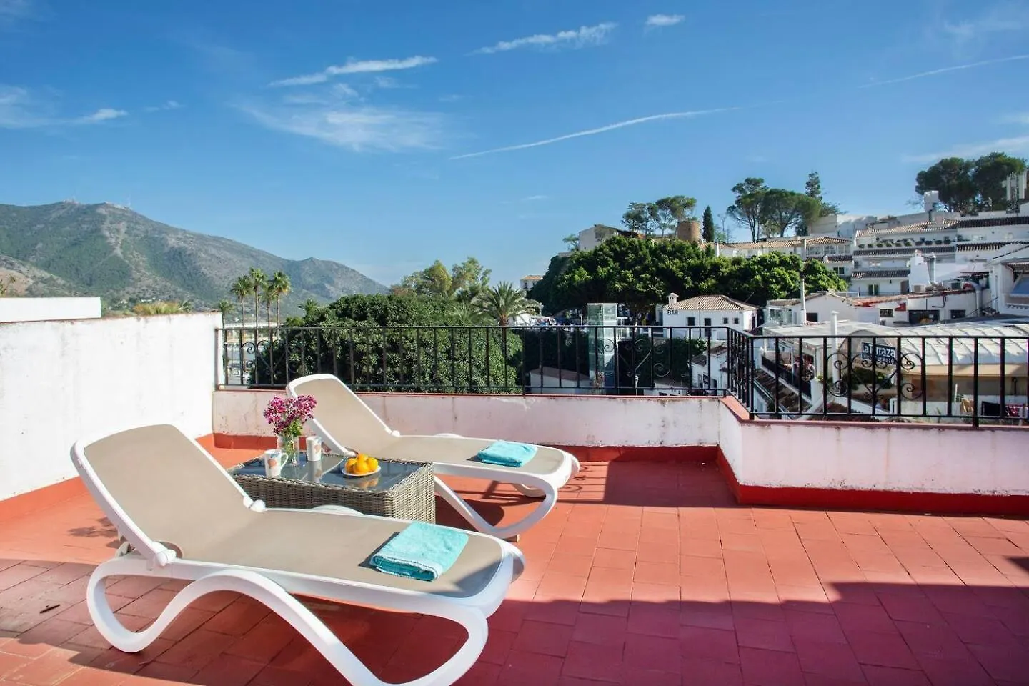 Sunny Terrace & Mountain Views Apartment Mijas