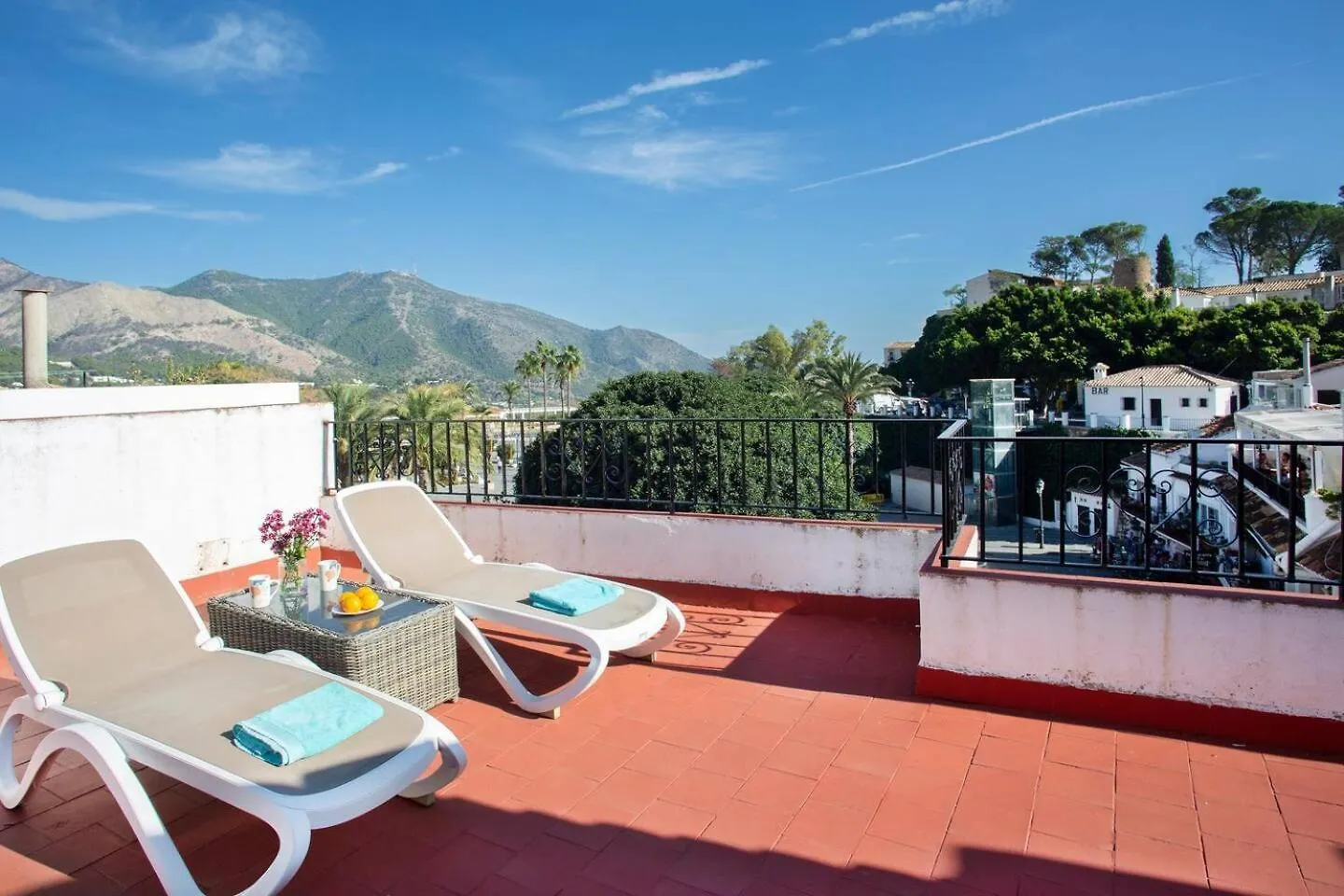 Sunny Terrace & Mountain Views Apartment Mijas